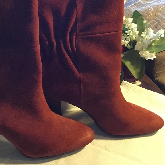 CHARLES BY CHARLES DAVID Women's Red Ruched Barrie Leather Booties Size 8M - Picture 2 of 11